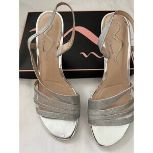 Nina Nelda Sandal Women’s 9.5 M Silver Glitter Incls Box. Beautiful shoes!